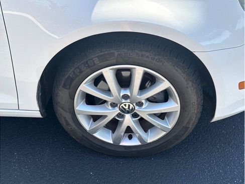 Used 2012 Volkswagen Jetta SportWagen FWD image 17