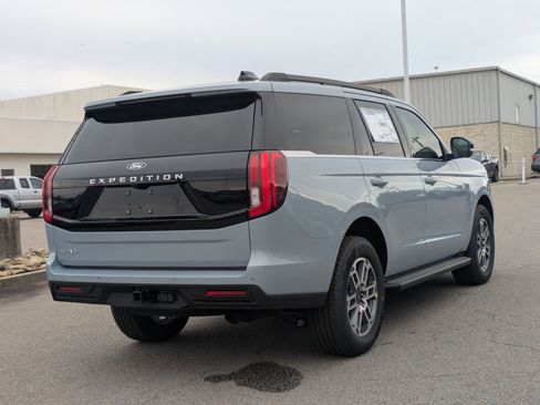 New 2026 Ford Expedition Active image 4
