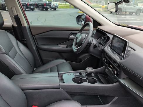 Used 2023 Nissan Rogue SV w/ SV Premium B Package FWD image 10