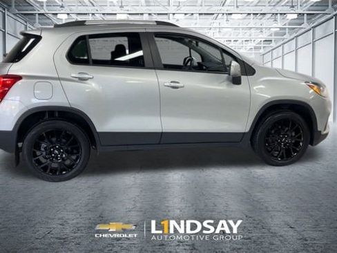 Used 2022 Chevrolet Trax LT w/ Driver Confidence Package image 2