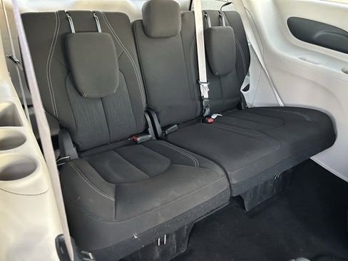 Used 2023 Chrysler Voyager LX image 12