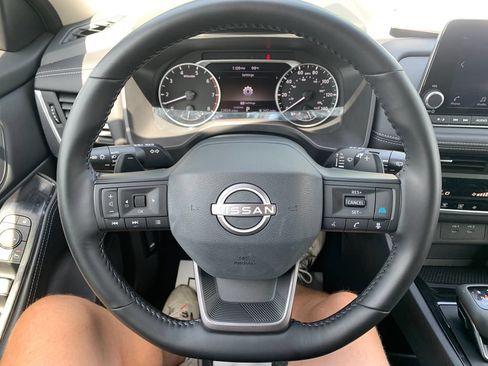 Used 2025 Nissan Rogue SV FWD image 9