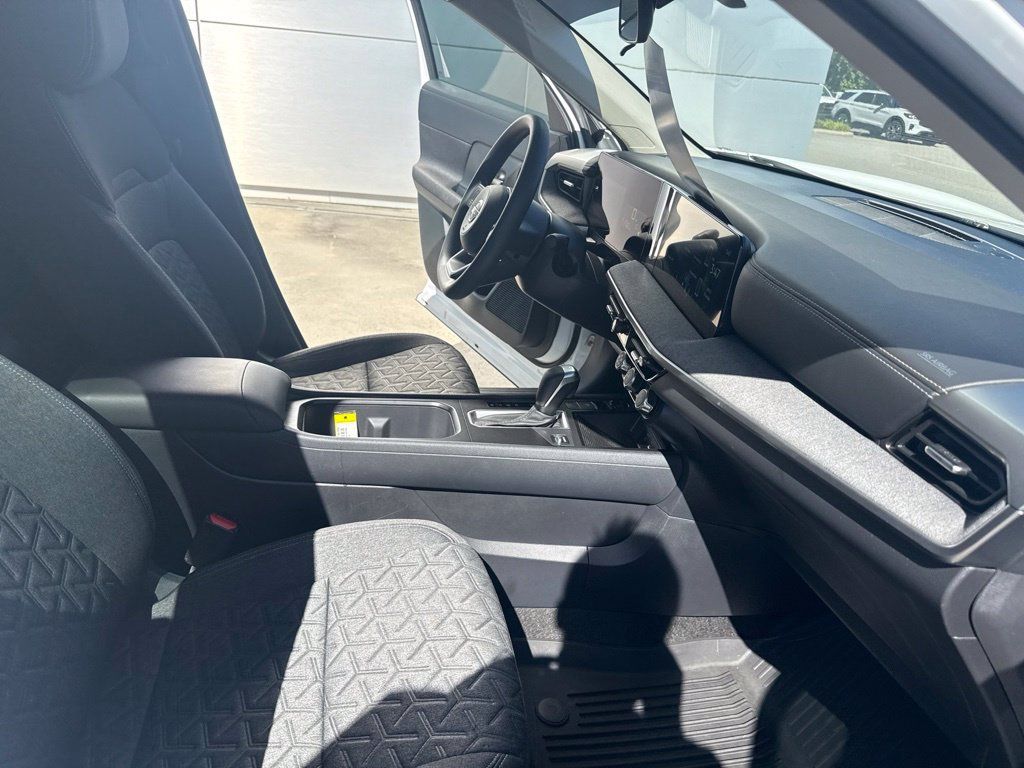 Used 2025 Nissan Kicks SV w/ SV Premium Package FWD image 30