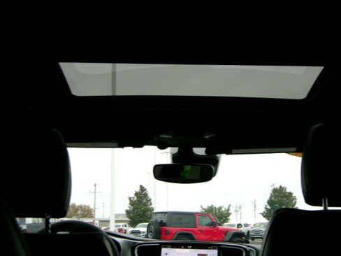 New 2026 Chrysler Pacifica Limited w/ S Appearance Package image 18