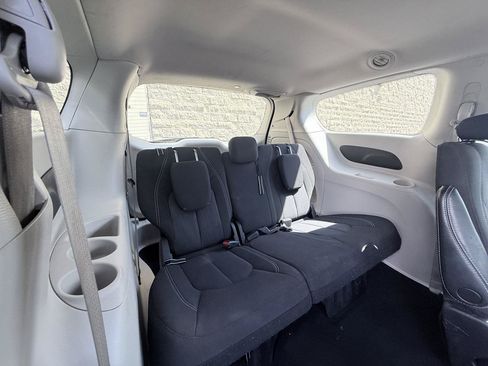 Used 2023 Chrysler Voyager LX FWD image 13