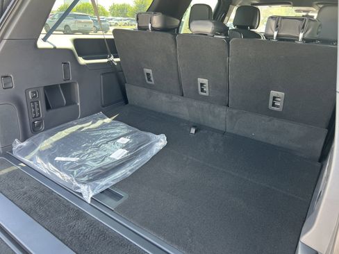 New 2025 Lincoln Navigator L Reserve w/ Jet Appearance Package image 32