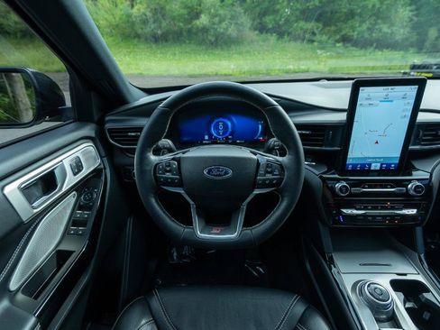 Used 2023 Ford Explorer ST w/ Technology Package AWD/4WD image 16