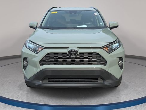 Used 2019 Toyota RAV4 XLE Premium FWD image 4