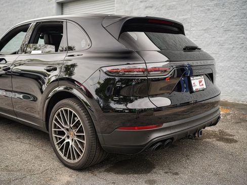 Used 2022 Porsche Cayenne Platinum Edition image 13