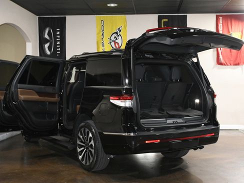 Used 2023 Lincoln Navigator Reserve image 92