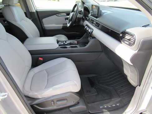 Used 2023 Honda Pilot Touring image 11