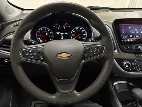Used 2021 Chevrolet Malibu LT FWD image 43