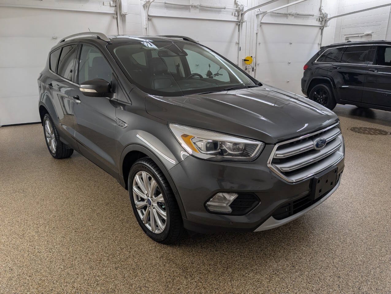Used 2017 Ford Escape Titanium w/ Canadian Touring Package AWD/4WD image 4