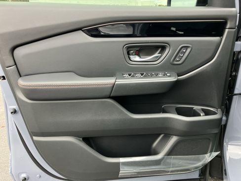 New 2025 Honda Pilot TrailSport image 13