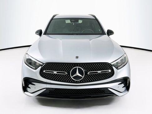 Certified 2025 Mercedes-Benz GLC 300 4MATIC image 2