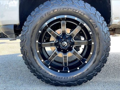 Used 2018 Chevrolet Silverado 1500 LT w/ Texas Edition image 34