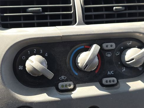 Used 2002 Nissan Frontier SE RWD image 20