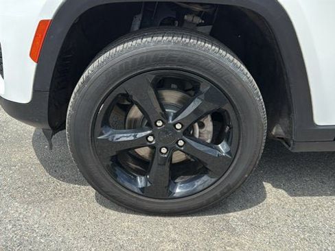 Certified 2023 Jeep Grand Cherokee Altitude AWD/4WD image 11