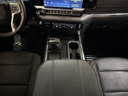 Used 2024 Chevrolet Silverado 1500 LTZ AWD/4WD image 33