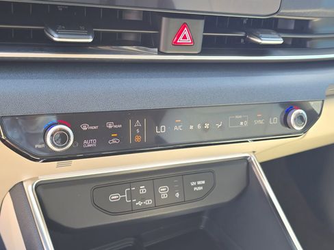 New 2026 Kia Carnival EX FWD image 26