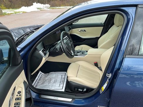 Certified 2023 BMW 330i xDrive Sedan w/ Convenience Package image 9