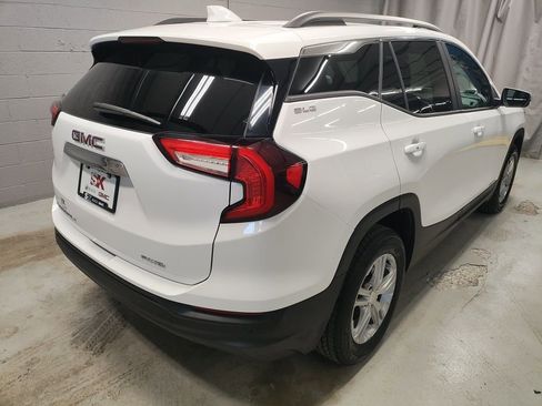 Used 2023 GMC Terrain SLE w/ Driver Convenience Package image 2