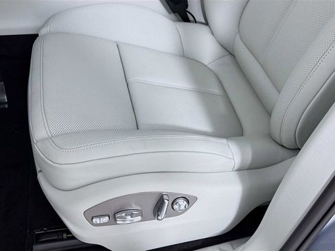 New 2026 Porsche Macan image 13