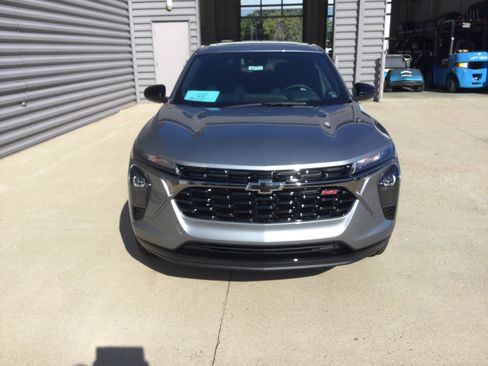 New 2026 Chevrolet Trax RS w/ Sunroof Package FWD image 3