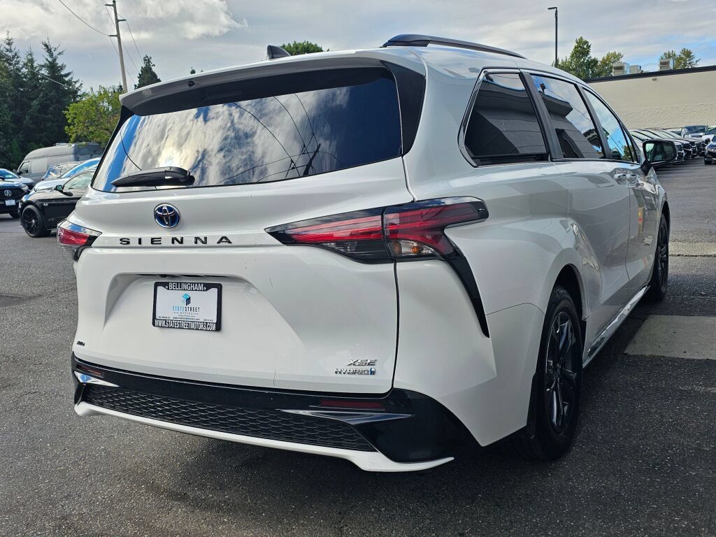 Used 2024 Toyota Sienna XSE AWD/4WD image 5