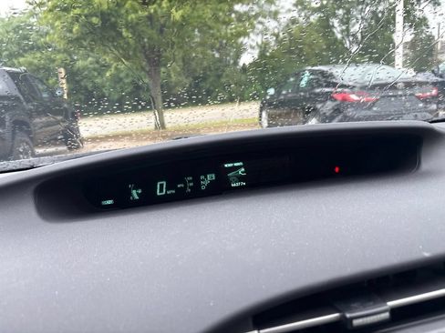 Used 2015 Toyota Prius Five FWD image 14