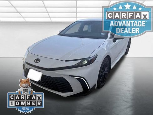 Used 2025 Toyota Camry SE w/ Convenience Package FWD image 5