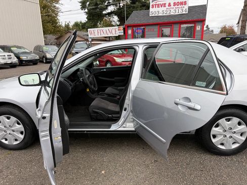 Used 2004 Honda Accord LX image 16