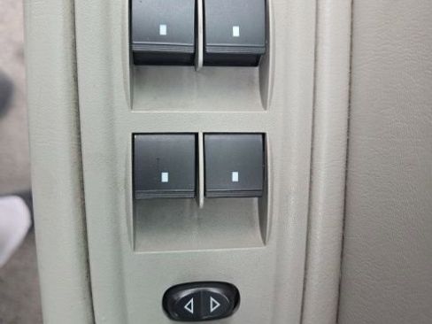 Used 2011 Chevrolet Traverse LT w/ Personal Connectivity Package image 12