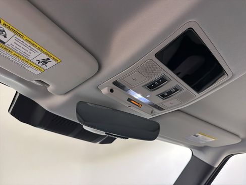 Used 2025 Land Rover Defender 110 S image 10