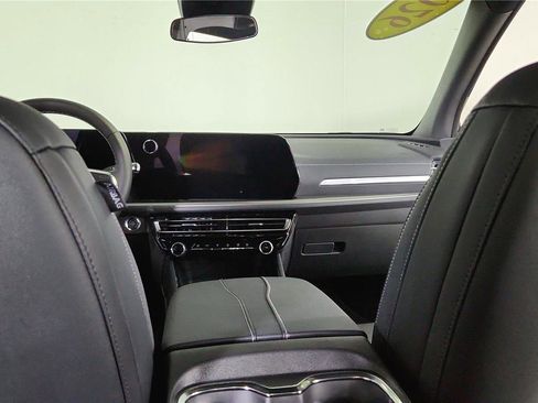 New 2026 Chevrolet Traverse LT FWD image 13