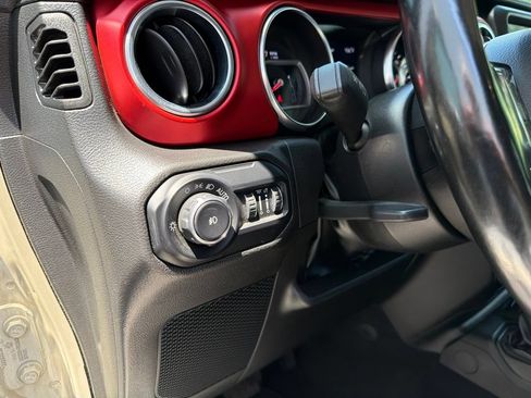 Used 2022 Jeep Wrangler Unlimited Rubicon w/ Dual Top Group AWD/4WD image 44