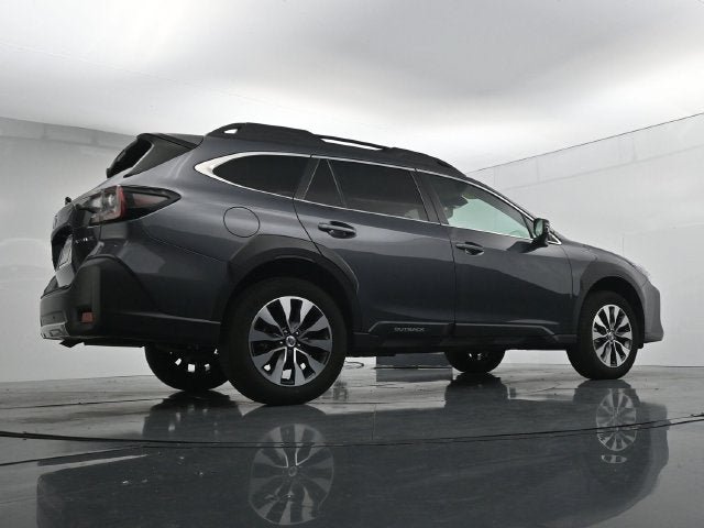 Used 2025 Subaru Outback Limited AWD/4WD image 45