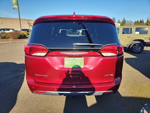 Used 2017 Chrysler Pacifica Limited w/ Advanced Safetytec Group image 4