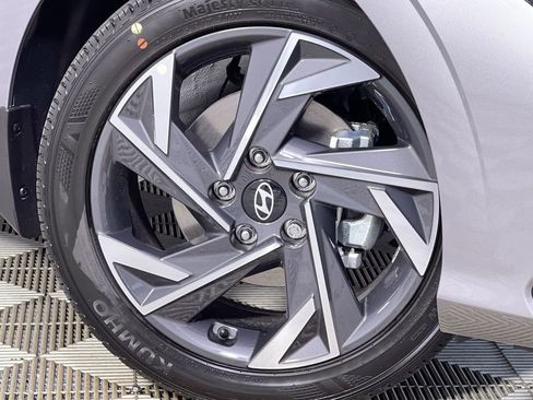 Used 2025 Hyundai Elantra Sport image 12