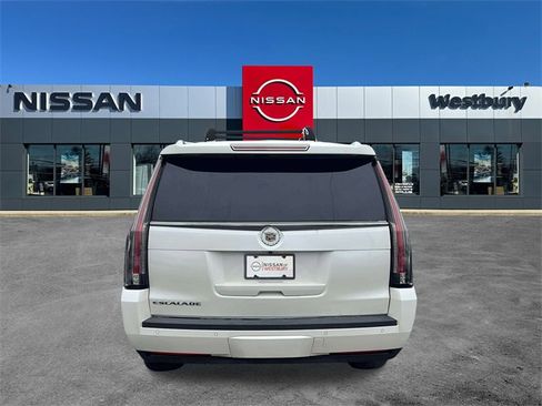 Used 2015 Cadillac Escalade ESV Premium image 2
