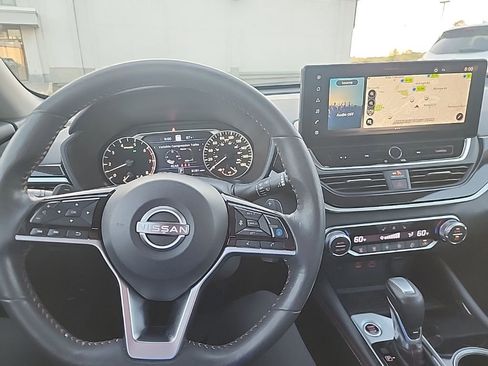 Used 2023 Nissan Altima 2.0 SR FWD image 17