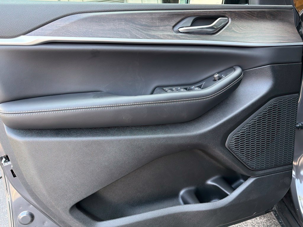 New 2026 Jeep Grand Cherokee Altitude AWD/4WD image 19