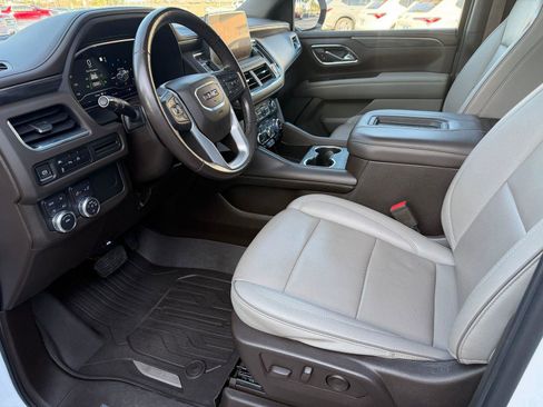Used 2023 GMC Yukon XL SLT image 3