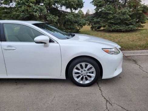 Used 2015 Lexus ES 300h w/ Navigation System Package image 37