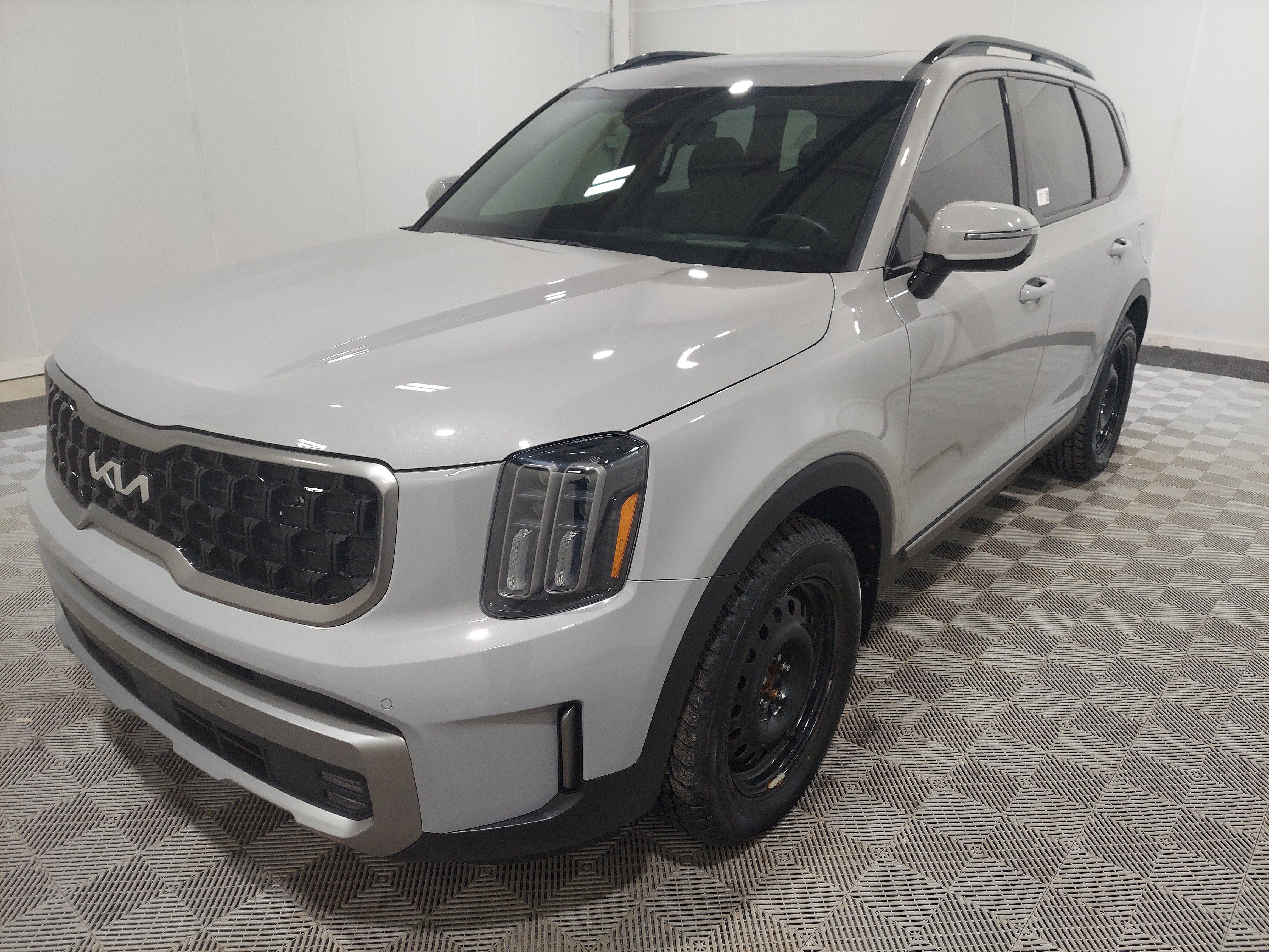 Used 2023 Kia Telluride SX X-Line AWD/4WD image 1