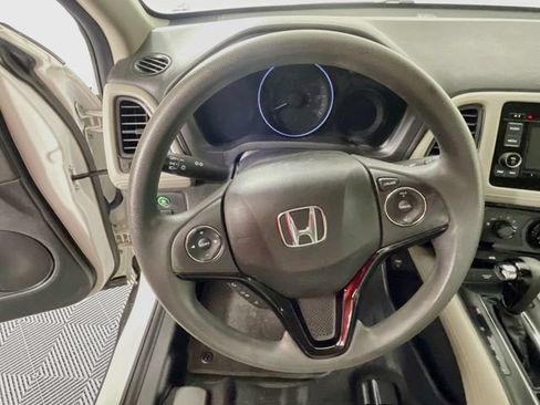 Used 2022 Honda HR-V LX image 12