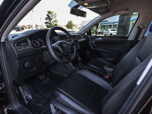 Used 2020 Volkswagen Tiguan SE AWD/4WD image 17