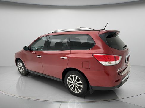 Used 2016 Nissan Pathfinder SV w/ SV Cold Weather Package AWD/4WD image 4