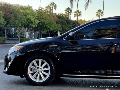 Used 2012 Toyota Camry XLE image 10