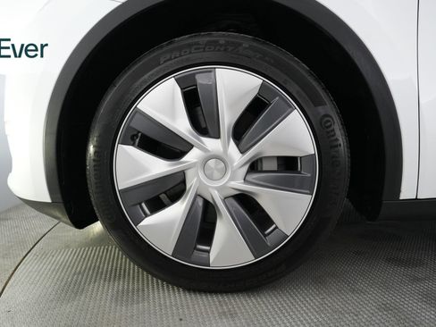 Used 2023 Tesla Model Y Long Range image 19